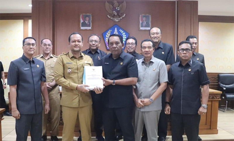 penyerahan ranperda rjpmd badung