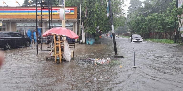 Lokasi terdampak banjir, depan Kampus Unpatti, Indomaret hingga Coffie Ujung JMP.