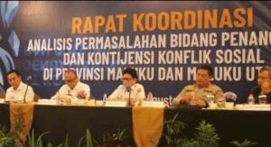 Rapat Koordinasi dipimpin oleh Sekda Provinsi Maluku, Ir. Sadali Ie, M.Si. (foto: M-009)