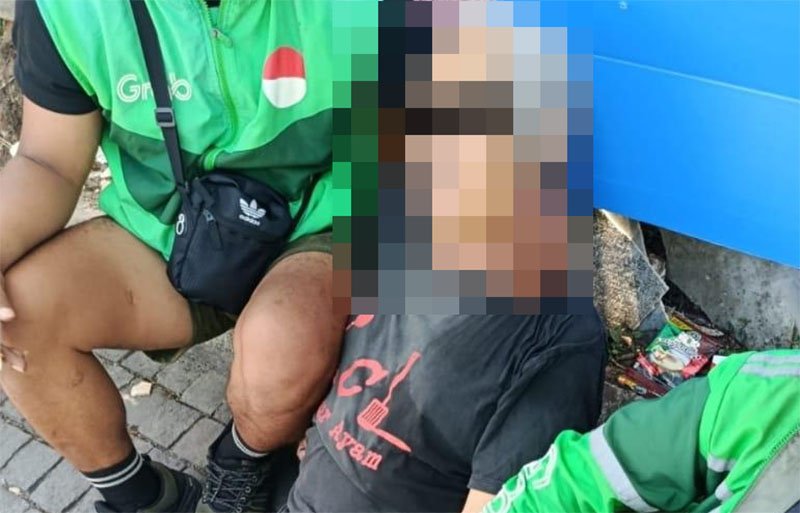 Seorang driver ojek online (ojol) bernama Irwan Hermadi (59) meninggal dunia secara mendadak usai mengantar penumpang ke objek wisata Pantai Padang-Padang, Pecatu, Kuta Selatan, Rabu (13/8/2025) siang.