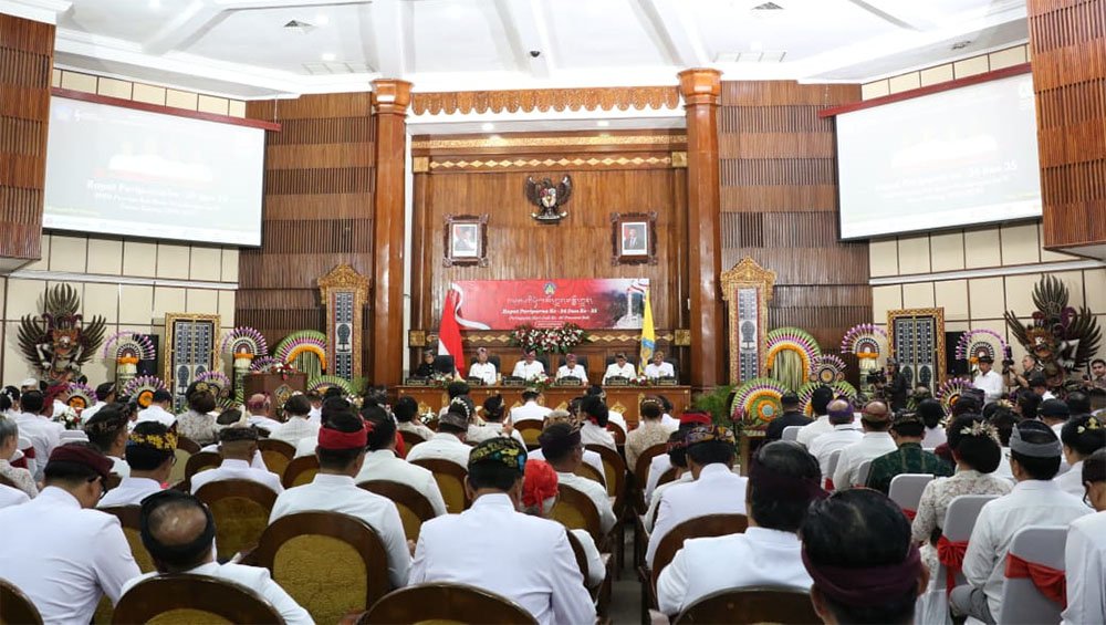 Sidang Paripurna Istimewa DPRD Bali di Gedung Wiswa Sabha Utama menetapkan Raperda tentang Bale Kerta Adhyaksa menjadi Peraturan Daerah, Kamis (14/8/2025).