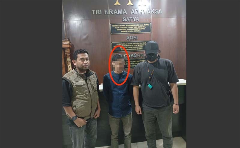 Tim Satgas Intelijen Reformasi dan Inovasi (SIRI) Kejaksaan Agung berhasil menangkap buronan kasus perbankan, HB di kawasan Jalan Condet Raya, Jakarta Timur, pada Kamis (28/8/2025).