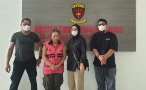 Tim SIRI Kejaksaan Agung berhasil mengamankan buronan kasus korupsi proyek jalan senilai Rp31 miliar berinisial GS di Papua Barat, Selasa (26/8/2025).