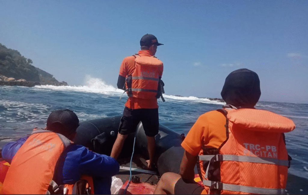 Ilustrasi Pencarian korban di laut oleh Tim SAR.