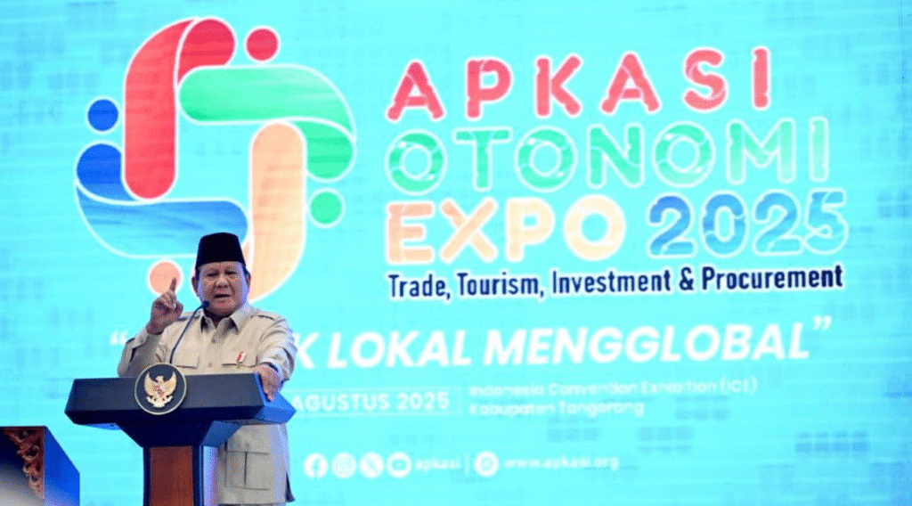 Presiden Prabowo memberikan sambutannya saat membuka Asosiasi Pemerintah Kabupaten Seluruh Indonesia (APKASI) Otonomi Expo Tahun 2025 yang berlangsung di Nusantara Hall, Indonesia Convention Exhibition (ICE) BSD, Tangerang, Provinsi Banten, pada Kamis, 28 Agustus 2025.