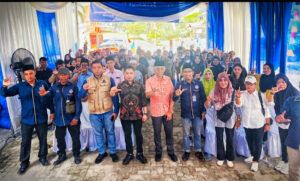 Peserta bersama jajaran pengurus DPP KAMPUD berfoto usai penyuluhan bertema “Peran Serta Masyarakat dalam Pembangunan dan Pengawasan Pelayanan Publik Menuju Indonesia Emas 2045” di Bandar Lampung, Minggu (24/8/2025).