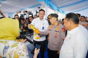 Kapolri Jenderal Listyo Sigit Prabowo menghadiri kegiatan Kick Off Gerakan Pangan Murah (GPM) di Kantor Bulog Jakarta, Kelapa Gading, Jakarta Utara, Kamis (14/8/2025).