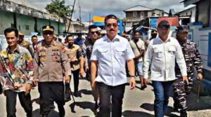 Gubernur Maluku, Hendrik Lewerissa bersama Forkopimda Kabupaten Kepulauan Aru, Tinjau Pasar Rakyat Jargaria.
