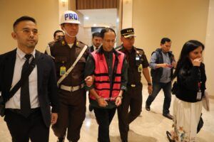 Mantan Mendikbudristek periode 2019–2024, NAM, dibawa penyidik Kejaksaan Agung usai ditetapkan sebagai tersangka kasus korupsi pengadaan Chromebook, Kamis (4/9/2025).
