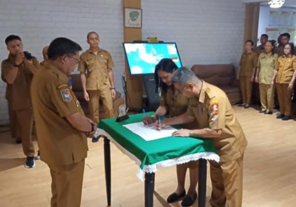 Wali Kota Ambon, Bodewin M Wattimena, membangun kerjaan sama dengan pimpinan 11 rumah sakit Ambon, lewat layanan darurat Call Center 112.