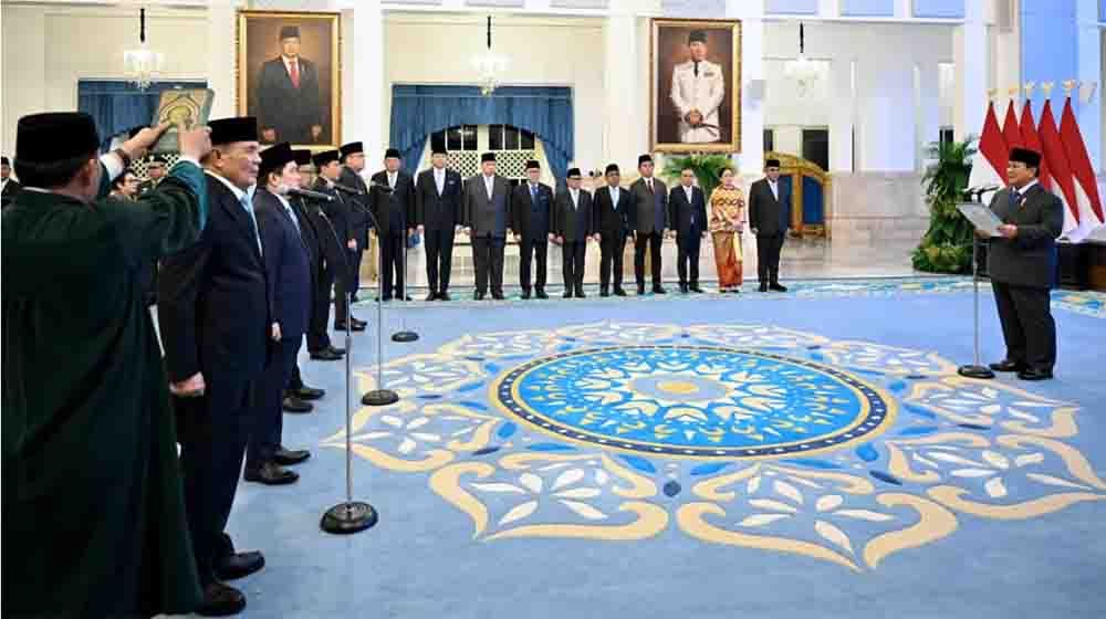 Presiden Prabowo Subianto melantik dua jabatan menteri dan tiga wakil menteri Kabinet Merah Putih sisa masa jabatan 2024-2029 di Istana Negara, Jakarta, pada Rabu, 17 September 2025. Foto: BPMI Setpres/Cahyo