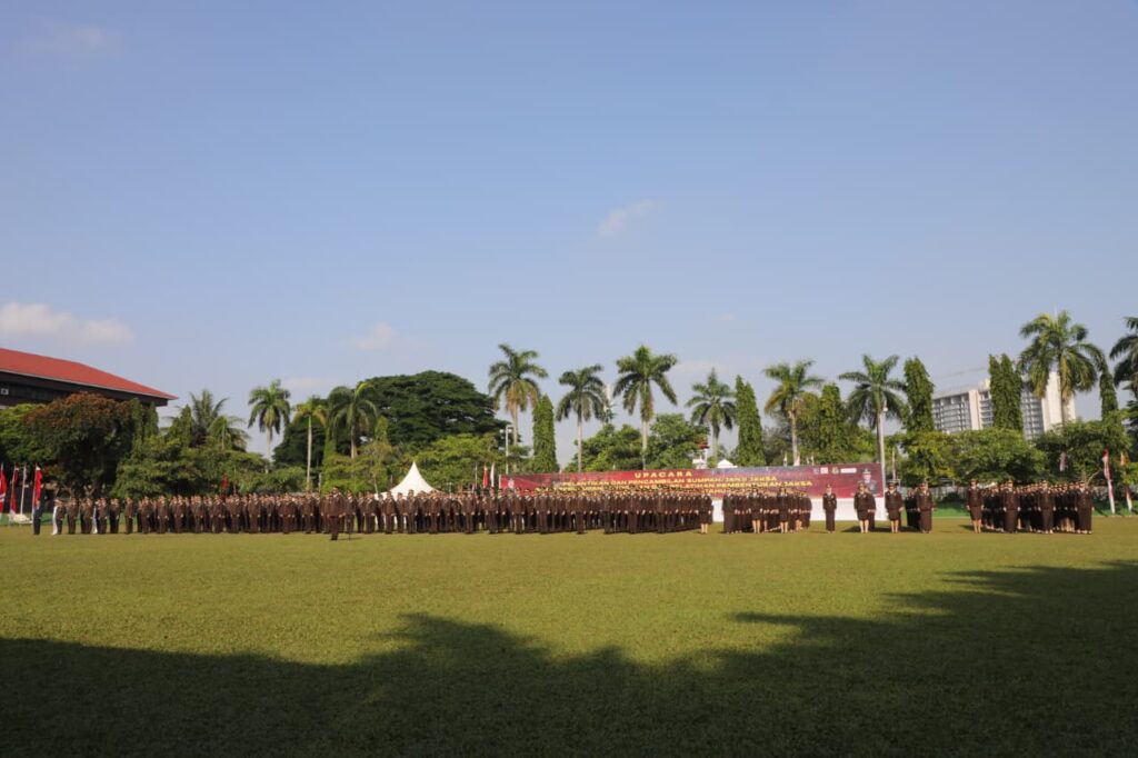 Suasana upacara penutupan Pendidikan dan Pelatihan Pembentukan Jaksa (PPPJ) Angkatan 82 Gelombang I Tahun 2025 di Lapangan Badan Pendidikan dan Pelatihan Kejaksaan RI, Jakarta, Kamis (4/9/2025).