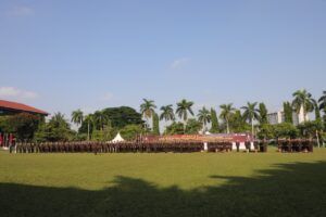 Suasana upacara penutupan Pendidikan dan Pelatihan Pembentukan Jaksa (PPPJ) Angkatan 82 Gelombang I Tahun 2025 di Lapangan Badan Pendidikan dan Pelatihan Kejaksaan RI, Jakarta, Kamis (4/9/2025).