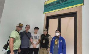 Tim SIRI Kejagung bersama Tim Kejaksaan Tinggi Kalimantan Barat berhasil mengamankan buronan yang masuk ke dalam DPO asal Kejaksaan Tinggi Kalimantan Barat. (Foto: Istimewa)