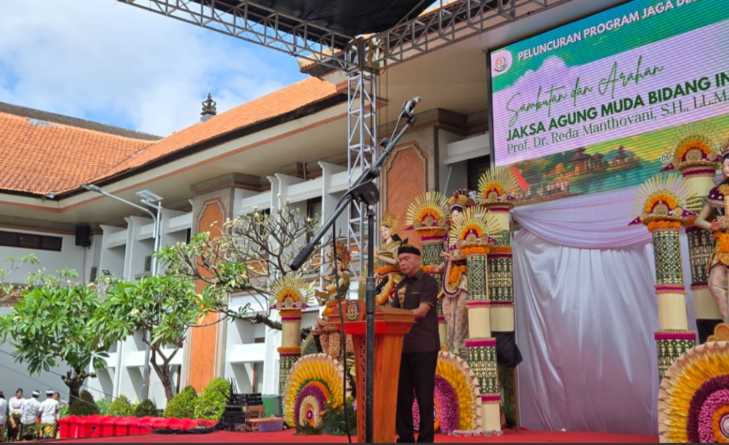 Jaksa Agung Muda Intelijen Reda Manthovani memberikan sambutan saat peluncuran Program Jaga Desa di Bali, Kamis (11/9/2025).
