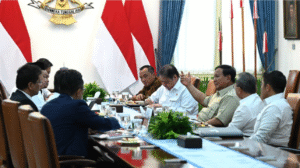 Presiden Republik Indonesia, Prabowo Subianto, memimpin rapat terbatas bersama sejumlah menteri Kabinet Merah Putih di Istana Merdeka, Jakarta, pada Selasa, 9 September 2025. Foto: BPMI Setpres/Kris