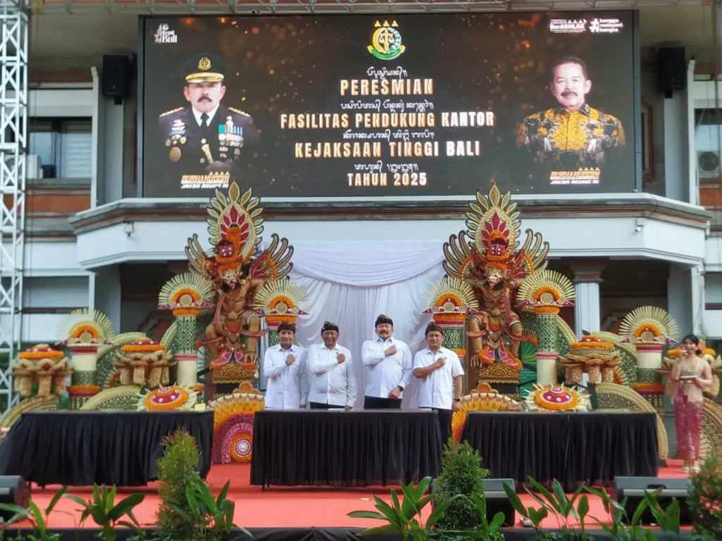 Jaksa Agung Republik Indonesia, ST Burhanuddin, meresmikan fasilitas pendukung Gedung Kantor Kejaksaan Tinggi Bali di Denpasar, Selasa (16/9/2025). Peresmian ini menjadi momentum baru dalam memperkuat kinerja dan pelayanan publik Kejati Bali.