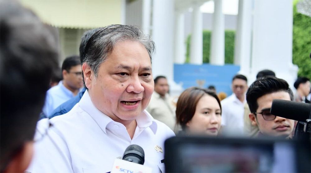 Menteri Koordinator Bidang Perekonomian Airlanga Hartarto memberikan keterangan kepada awak media di Istana Kepresidenan, Jakarta, pada Selasa, 16 September 2025. Foto: BPMI Setpres