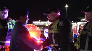 Presiden Republik Indonesia, Prabowo Subianto menyampaikan apresiasi kepada para polisi pengawal selama di Ottawa, Kanada sebelum bertolak menuju Amsterdam, Belanda, pada Rabu, 24 September 2025, di Bandar Udara Internasional Ottawa Macdonald-Cartier.