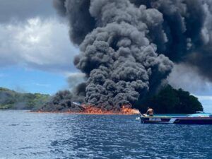 KM. Sarana Perkasa yang mengangkut Bahan Bakar Minyak (BBM), terbakar di perairan Pulau Gunung Api, Kecamatan Banda Naira, Kabupaten Maluku Tengah.