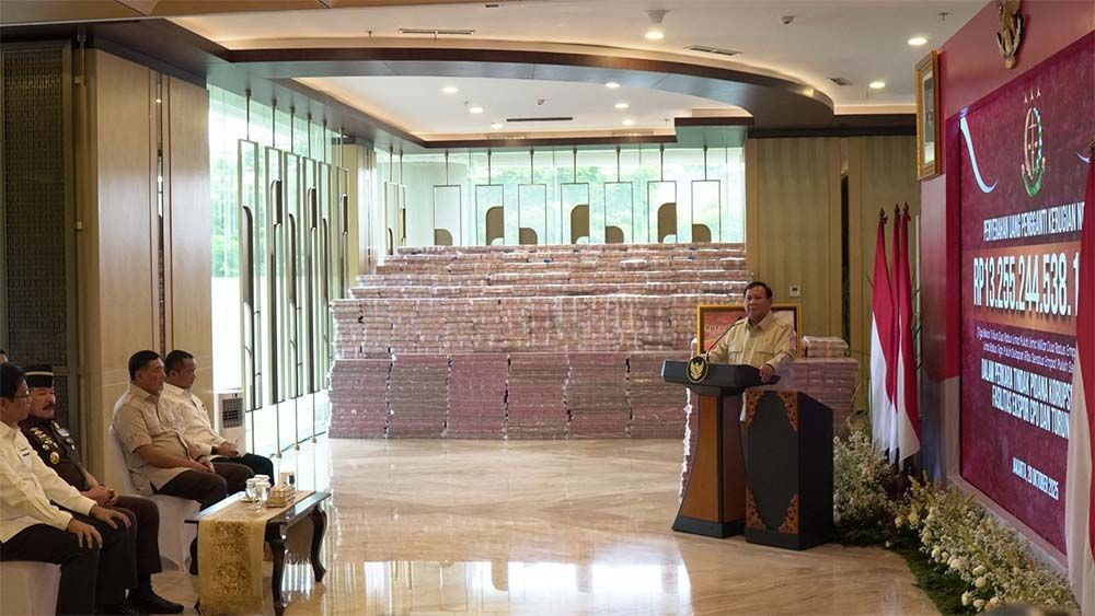 Presiden Prabowo membierkan sambutan pada acara penyerahan aset sitaan