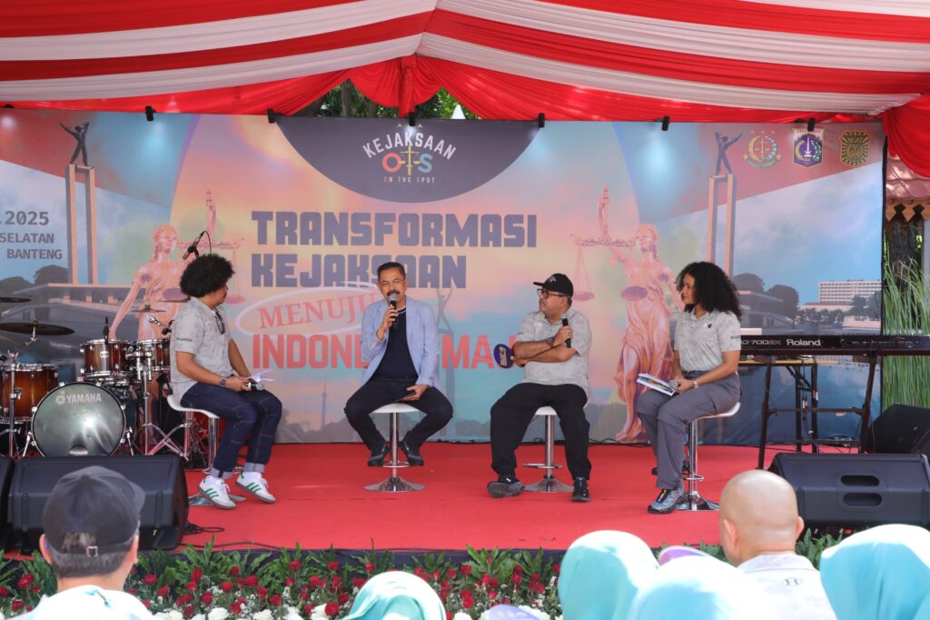 Plt. Wakil Jaksa Agung bersama narasumber lainnya saat sesi talkshow “OM JAK Menjawab” dalam rangkaian acara Pameran Kinerja Kejaksaan on The Spot 2025 di Lapangan Banteng, Jakarta Pusat, Minggu (26/10/2025). Kegiatan ini menjadi ajang edukasi hukum dan keterbukaan informasi publik bagi masyarakat.