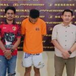 Pelaku pencabulan anak kandungnya sendiri, YM tengah. (Kostum Orange).