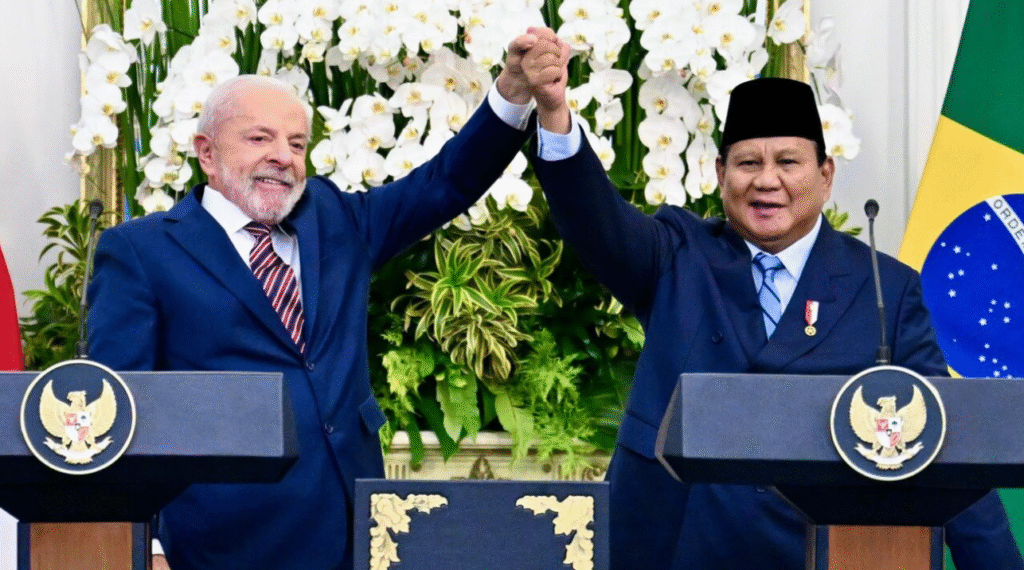 Presiden Republik Indonesia, Prabowo Subianto saat keterangan pers bersama Presiden Republik Federasi Brasil, Luiz Inácio Lula da Silva di Istana Merdeka, Jakarta, pada Kamis, 23 Oktober 2025.