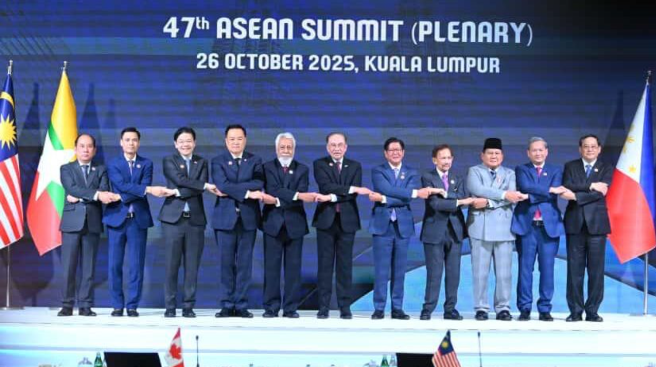 Presiden Republik Indonesia Prabowo Subianto menghadiri sesi pleno Konferensi Tingkat Tinggi (KTT) ke-47 ASEAN yang digelar di Kuala Lumpur Convention Centre (KLCC), Malaysia, pada Minggu, 26 Oktober 2025. Foto: BPMI Setpres/Kris