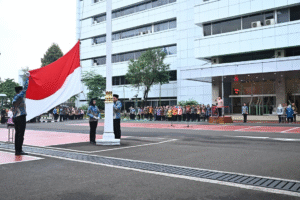 Suasana upacara peringatan Hari Sumpah Pemuda ke-97 Tahun 2025 di lingkungan Sekretariat Jenderal MPR, DPR, dan DPD RI, Selasa (28/10/2025).
