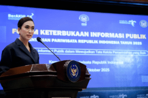 Menteri Pariwisata, Widiyanti Putri Wardhana saat sambutan pada acara Forum Keterbukaan Informasi Publik dan Penganugerahan kepada Unit Kerja di Jakarta, (29/10/2025).
