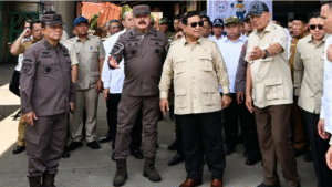 Presiden Prabowo Subianto menyaksikan Penyerahan Aset Barang Rampasan Negara (BRN) kepada PT Timah Tbk., yang digelar di Smelter PT Tinindo Internusa, Kota Pangkal Pinang, Provinsi Kepulauan Bangka Belitung, pada Senin, 6 Oktober 2025