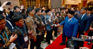 Presiden Republik Indonesia Prabowo Subianto disambut diaspora Indonesia di hotel tempat Presiden bermalam di Kota Gyeongju, Republik Korea, Kamis malam, 30 Oktober 2025. Foto: BPMI Setpres/Muchlis Jr