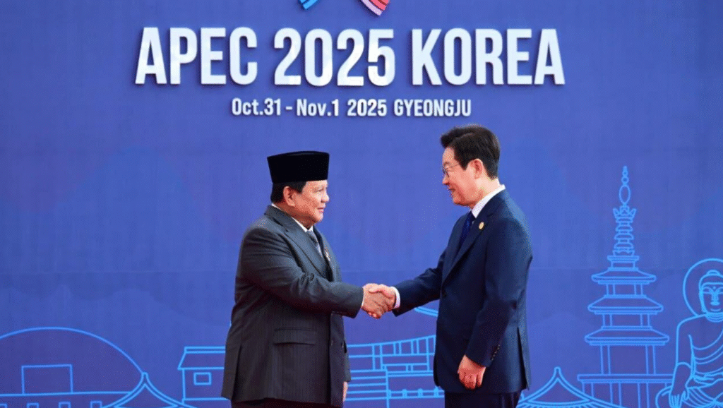 Presiden Republik Indonesia, Prabowo Subianto menghadiri Konferensi Tingkat Tinggi (KTT) Kerja Sama Ekonomi Asia Pasifik (APEC) 2025 di Hwabaek International Convention Centre (HICO), Gyeongju, Republik Korea, pada Jumat, 31 Oktober 2025.