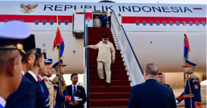 Presiden Republik Indonesia, Prabowo Subianto Tiba di Bandar Udara Internasional Sharm El-Sheikh, Republik Arab Mesir untuk menghadiri Konferensi Tingkat Tinggi (KTT) Perdamaian Sharm El-Sheikh pada Senin, 13 Oktober 2025. Foto: BPMI Setpres/Rusman