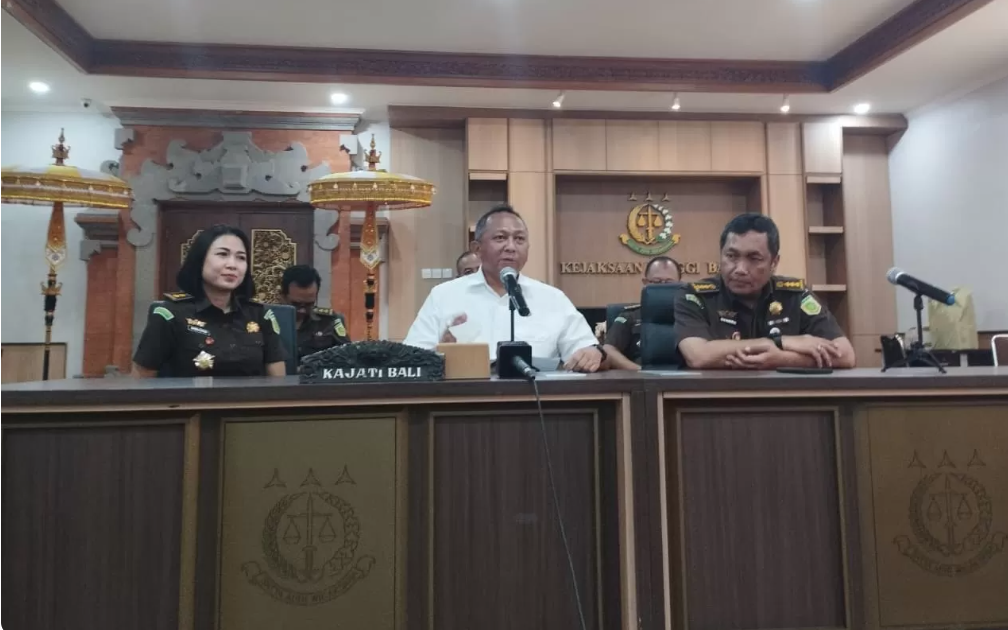 Dr Ketut Sumedana saat menyampaikan keterangan pers kepada wartawan beberapa waktu lalu.