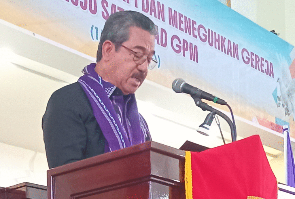 Gubernur Maluku, Hendrik Lewerissa saat memberikan sambutan di sidang ke-39 Sinode GPM, di Gedung Gereja Maranatha, Kota Ambon.