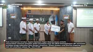 penyerahan secara simbolis santunan kematian i made sanjaya