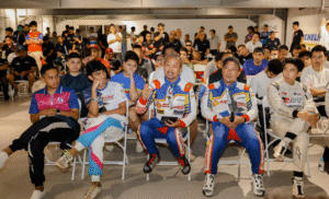 Para pembalap dan manajer tim mengikuti sesi Driver Briefing Mandalika Festival of Speed (MFoS) 2025 Putaran ke-3 di Sirkuit Internasional Pertamina Mandalika, Jumat (24/10/2025). (Foto: Istimewa)