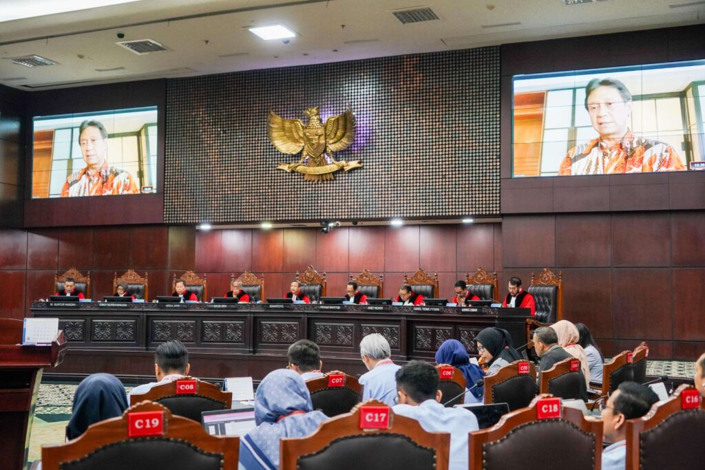 Menteri Kesehatan, Budi Gunadi Sadikin memberikan keterangannya mengenai sistem pendidikan dokter spesialis di Mahkamah Konstitusi, Senin (20/10/2025).