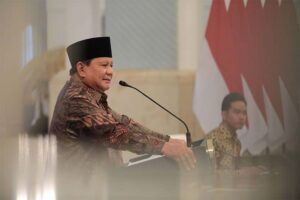 Presiden Prabowo Subianto menyampaikan sambutan dalam Sidang Kabinet Paripurna di Istana Negara, Senin (21/10/2025).
