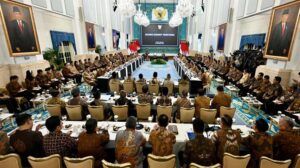Presiden Prabowo Subianto bersama Wakil Presiden Gibran Rakabuming memimpin Sidang Kabinet Paripurna dalam rangka memperingati satu tahun pemerintahan Kabinet Merah Putih di Istana Negara, Jakarta, pada Senin, 20 Oktober 2025.