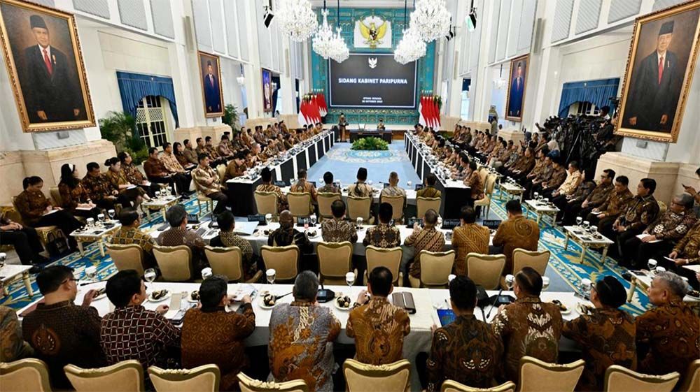 Presiden Prabowo Subianto bersama Wakil Presiden Gibran Rakabuming memimpin Sidang Kabinet Paripurna dalam rangka memperingati satu tahun pemerintahan Kabinet Merah Putih di Istana Negara, Jakarta, pada Senin, 20 Oktober 2025.