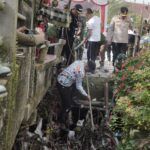 Wakil Bupati Bangli I Wayan Diar bersama jajaran Forkopimda, TNI, dan Polri turun langsung membersihkan saluran air di kawasan Kota Bangli dalam aksi “Gotong Royong Semesta Berencana”, Minggu (26/10/2025).