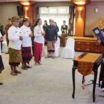 Wali Kota Denpasar I Gusti Ngurah Jaya Negara saat melantik enam Pejabat Pimpinan Tinggi Pratama di Gedung Sewaka Dharma, Lumintang, Kamis (27/11).