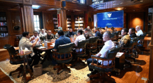 Presiden Republik Indonesia Prabowo Subianto memanggil sejumlah anggota Kabinet Merah Putih ke kediaman pribadinya di Hambalang, Bogor, pada Minggu, 23 November 2025.