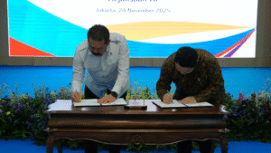 Jaksa Agung ST Burhanuddin dan Menpora Erick Thohir menandatangani nota kesepahaman (MoU) penguatan penegakan hukum di bidang kepemudaan dan keolahragaan di Kantor Kemenpora, Jakarta, Senin (24/11/2025).