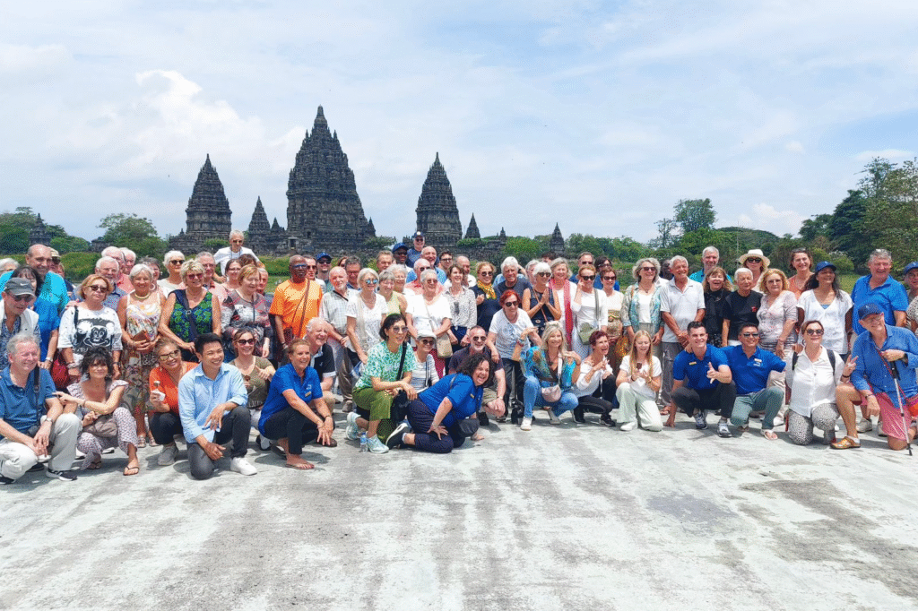 Kementerian Pariwisata melakukan pendampingan bagi program perjalanan kelas premium "Around the World: Visages et Civilisations du Monde 2025" pada Jumat (14/11/2025) di Yogyakarta.