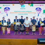 Bupati Wayan Adi Arnawa menyerahkan hadiah Mangupura Award, Badung Festival Inovasi, dan Adi Karya Nugraha Tahun 2025 serta peluncuran Badung BRILIAN di Ruang Kertha Gosana, Puspem Badung, Kamis (27/11).