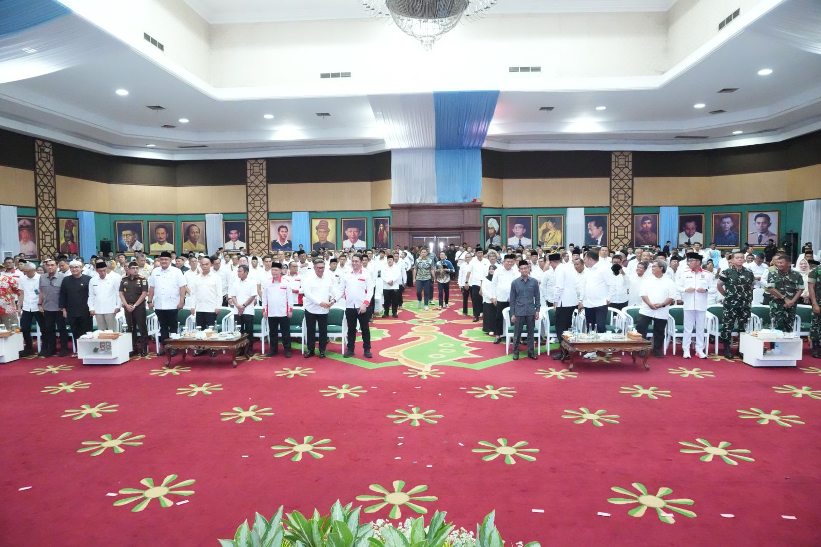 Para peserta dan tamu undangan menghadiri Sosialisasi Program Jaga Desa serta Pengukuhan DPC ABPEDNAS Kabupaten Bogor yang dipimpin Jaksa Agung Muda Intelijen (Jamintel) Reda Manthovani, Kamis (27/11/2025). (Foto: Puspenkum)